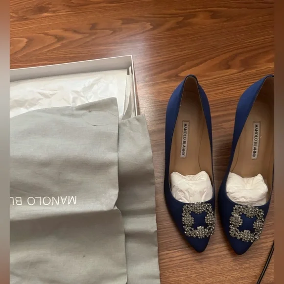 Manolo Blahnik Royal Blue Heels with Crystal Embellishments hangisi 70 - Picture 2 of 4